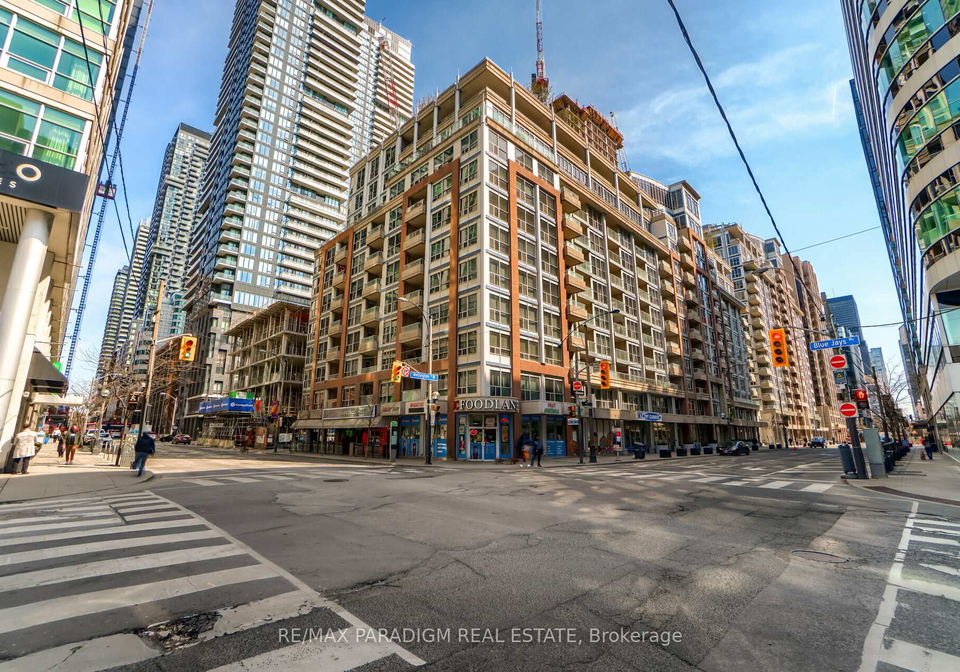 270-wellington-street-w-toronto-ontario-c12996852