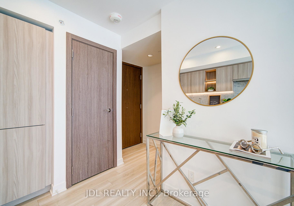 17-bathurst-street-toronto-ontario-c12998174