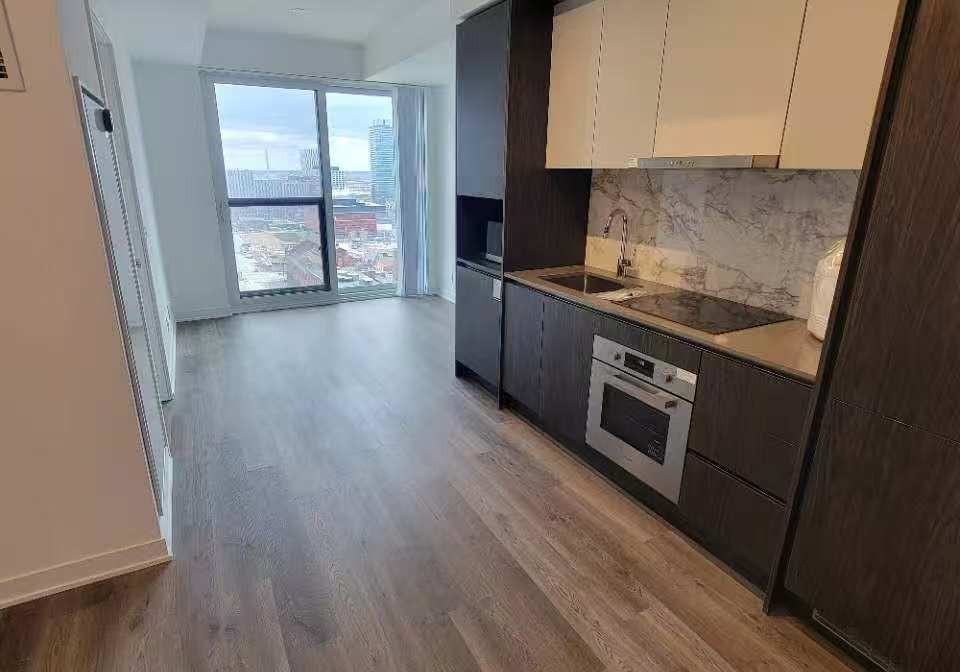180-front-street-e-toronto-ontario-c12998396