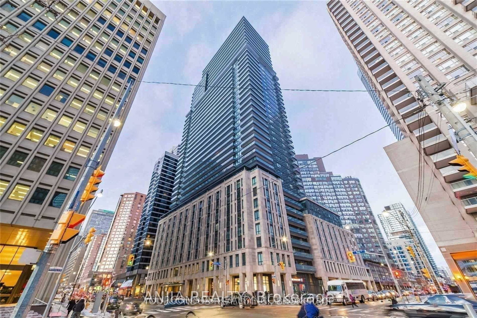 955-bay-street-toronto-ontario-c12998648
