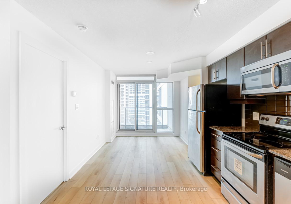 33-bay-street-toronto-ontario-c12998848