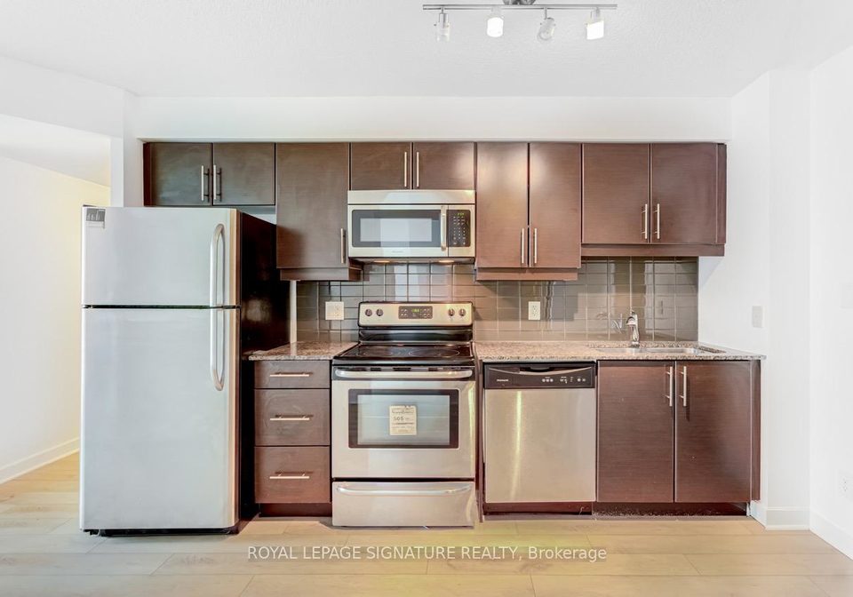 33-bay-street-toronto-ontario-c12998848