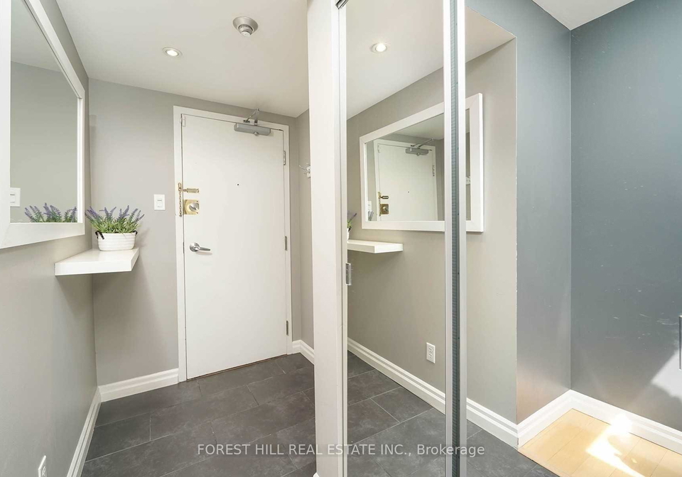 117yonge-street-toronto-ontario-c12999224