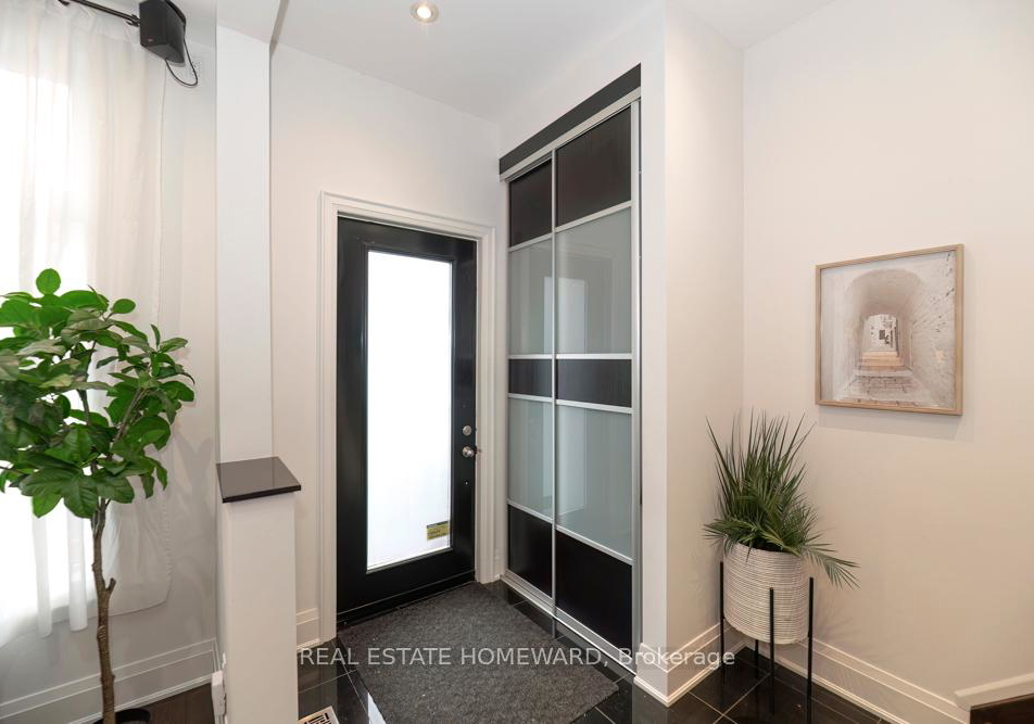 136-spruce-street-toronto-ontario-c12999310