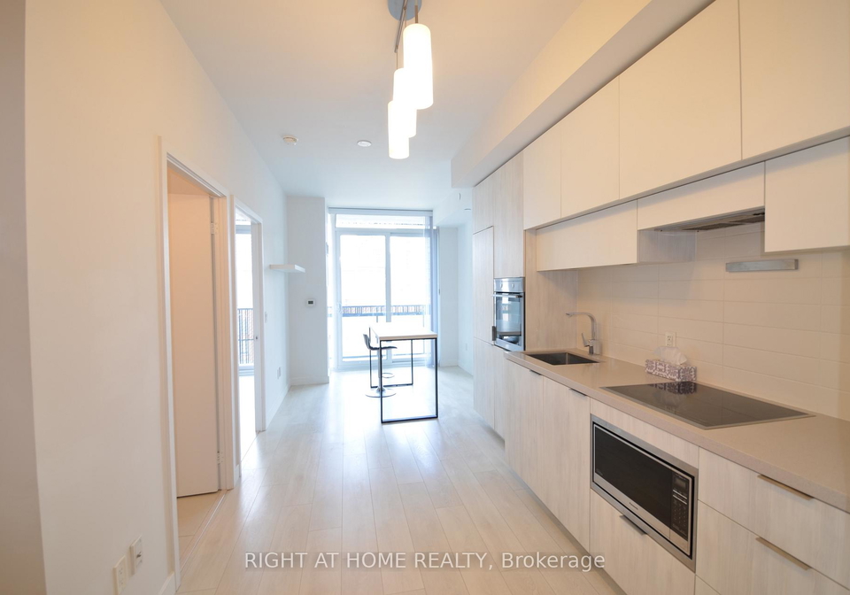 8-eglinton-avenue-e-toronto-ontario-c12999484