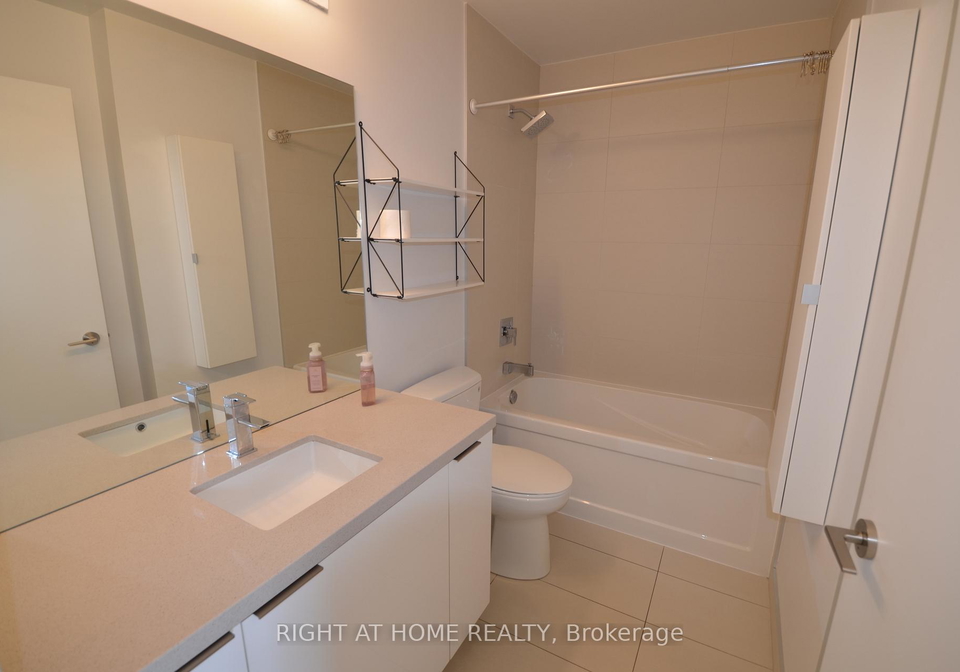 8-eglinton-avenue-e-toronto-ontario-c12999484