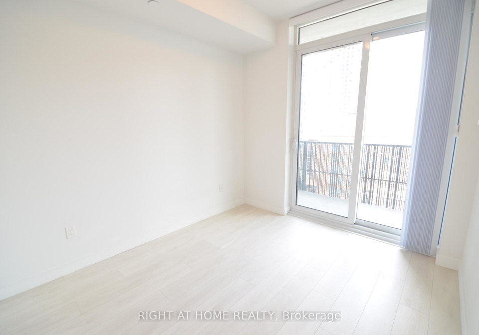 8-eglinton-avenue-e-toronto-ontario-c12999484
