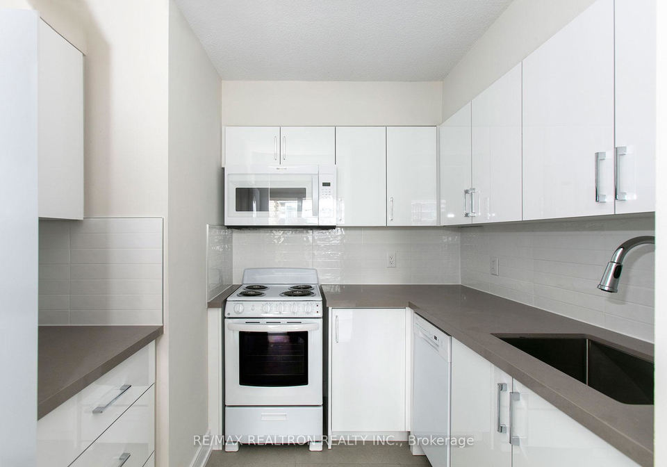 33-isabella-street-toronto-ontario-c12999690