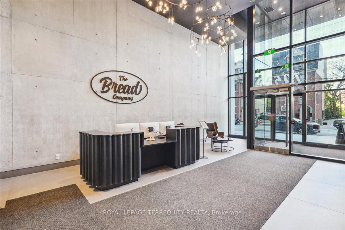 195-mccaul-street-toronto-ontario-c12999840