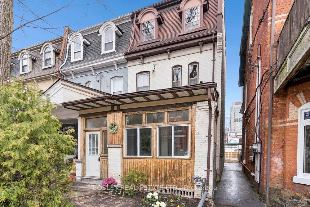 221-beverley-street-toronto-ontario-c13000004