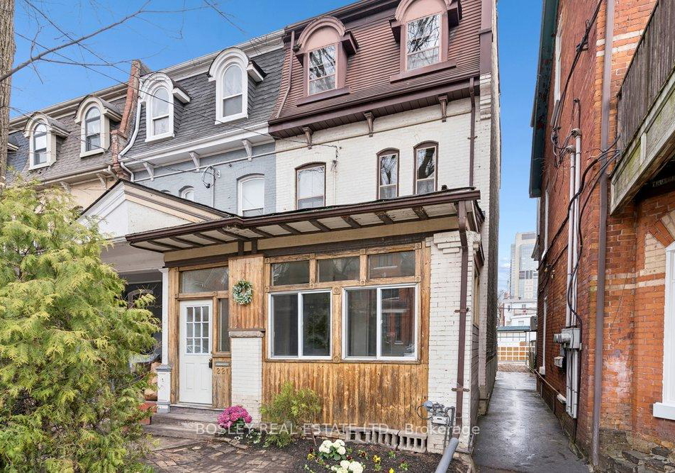 221-beverley-street-toronto-ontario-c13000004