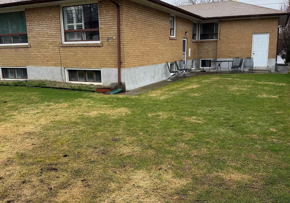 7-amos-crescent-toronto-ontario-c13000026