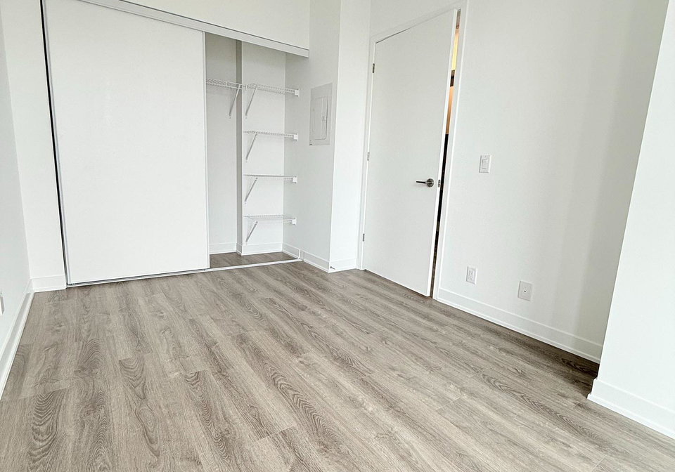 180-front-street-e-toronto-ontario-c13000338