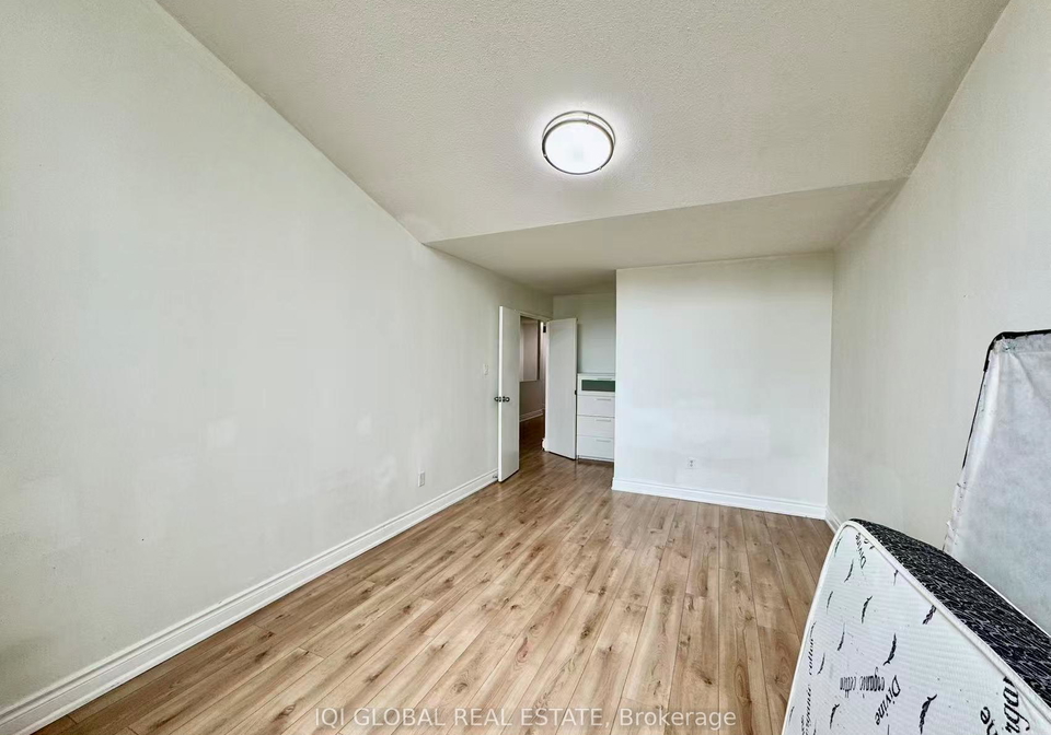 25-pebble-byway-north-york-ontario-c13000462