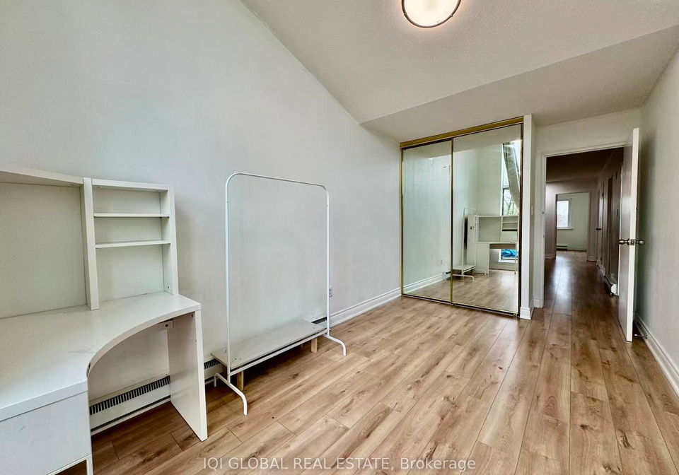 25-pebble-byway-north-york-ontario-c13000462