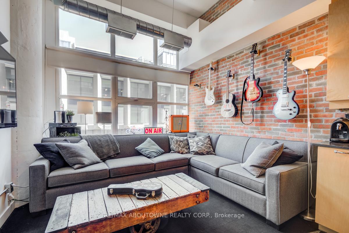 155-dalhousie-street-toronto-ontario-c13000464