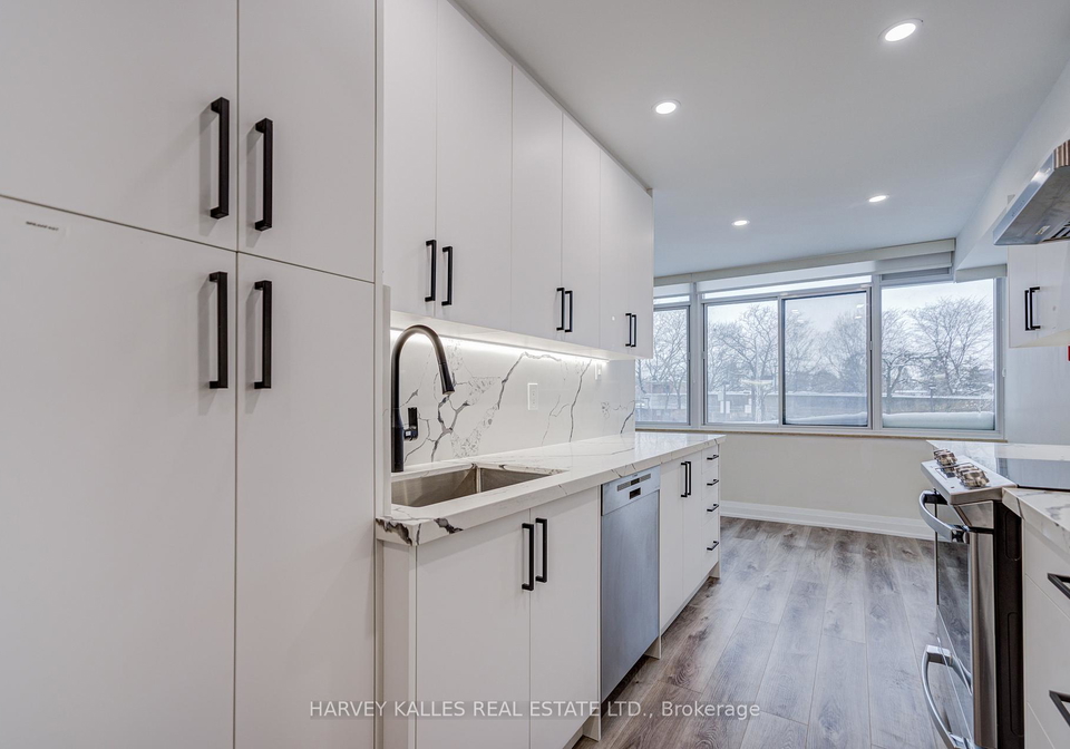 3000-bathurst-street-toronto-ontario-c13000626