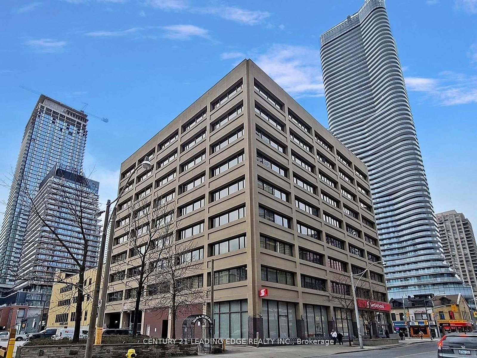 555-yonge-street-toronto-ontario-c13000650