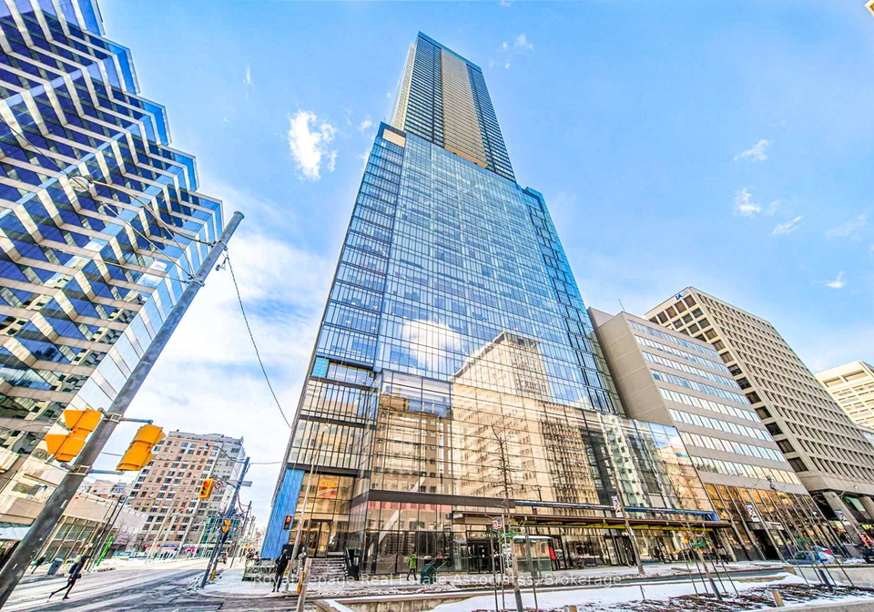 488-university-avenue-toronto-ontario-c13000770