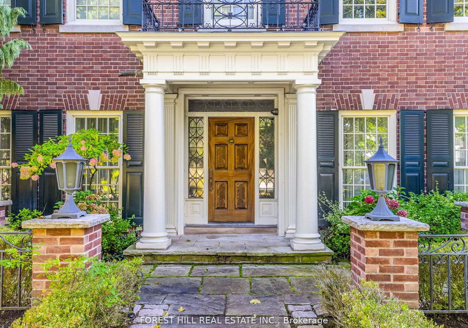 11-dewbourne-avenue-toronto-ontario-c13000962