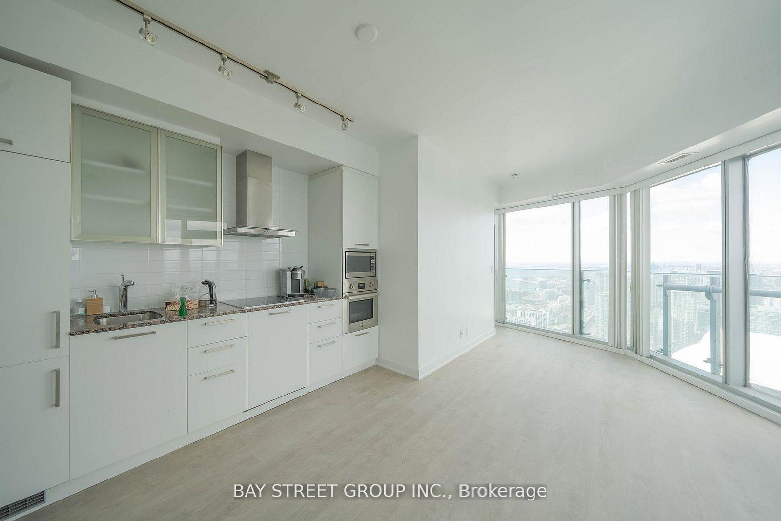 12-york-street-toronto-ontario-c13001378