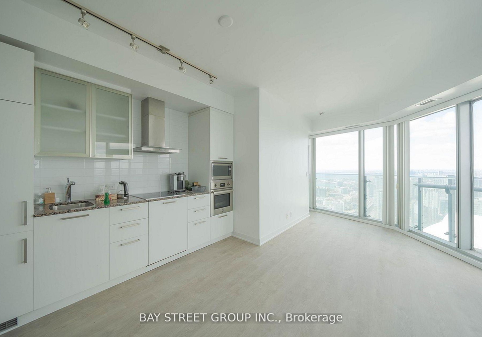 12-york-street-toronto-ontario-c13001378