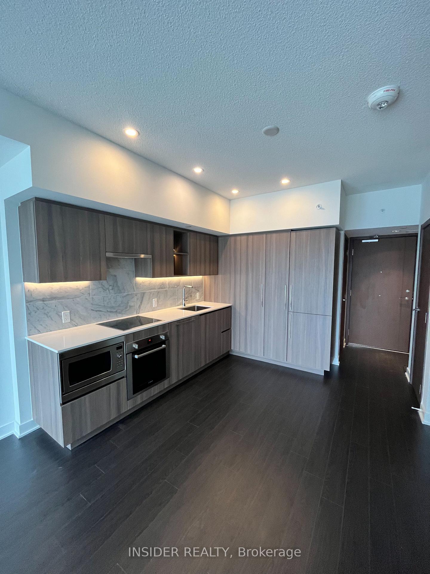 19-bathurst-street-toronto-ontario-c13002604
