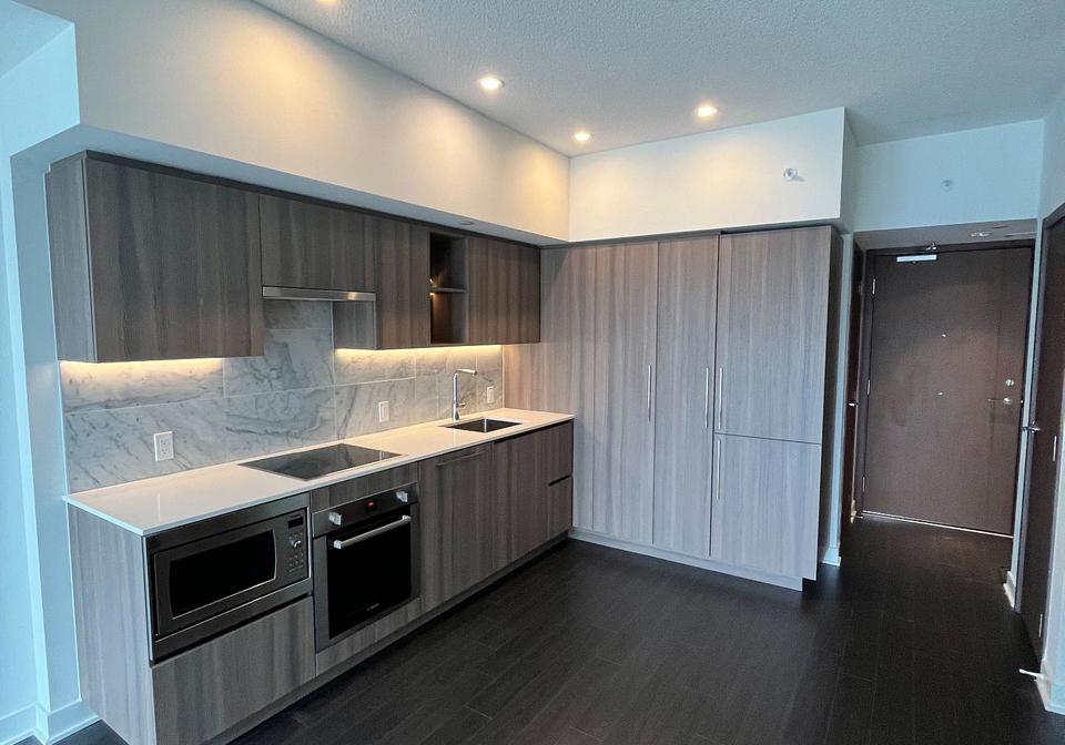 19-bathurst-street-toronto-ontario-c13002604