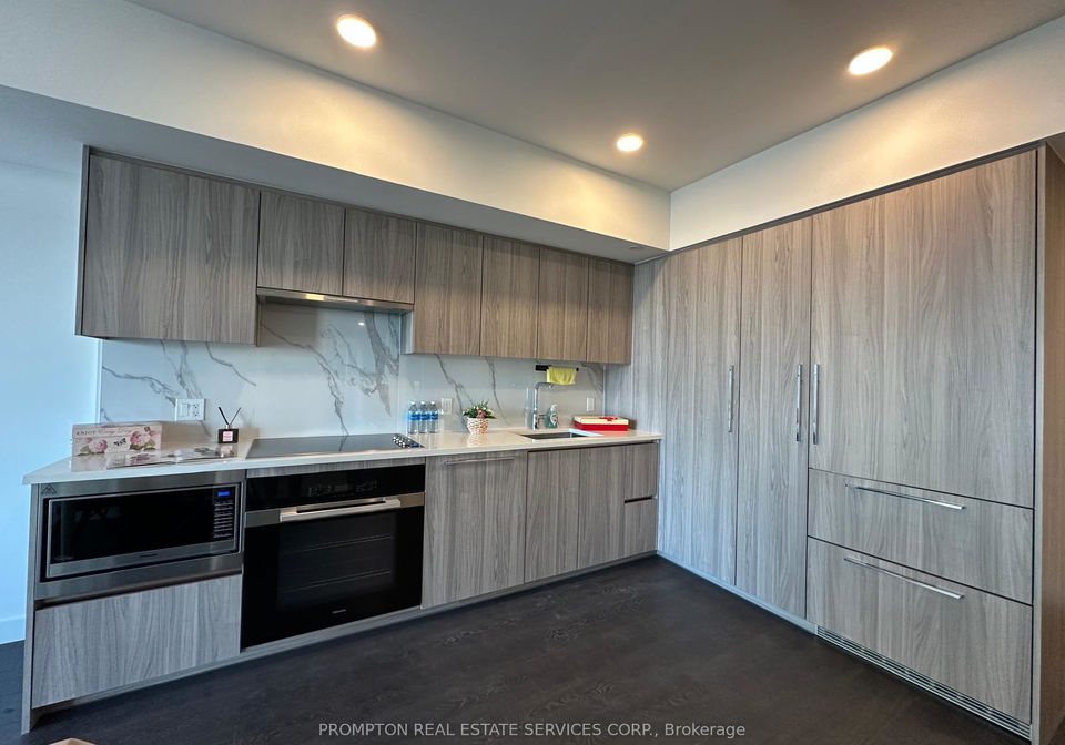 1-concord-cityplace-way-toronto-ontario-c13002772