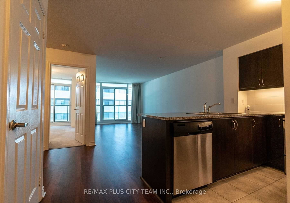 19-grand-trunk-crescent-toronto-ontario-c13003270