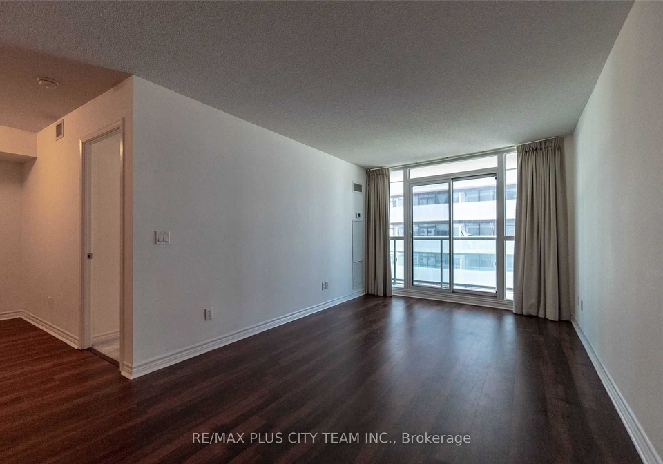 19-grand-trunk-crescent-toronto-ontario-c13003270