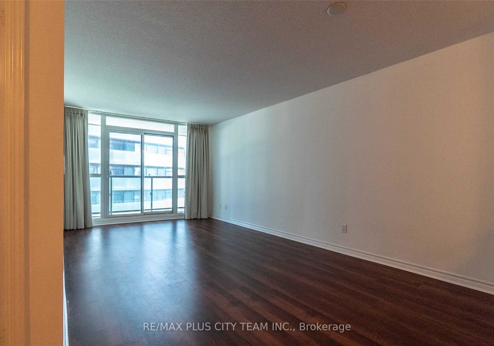 19-grand-trunk-crescent-toronto-ontario-c13003270