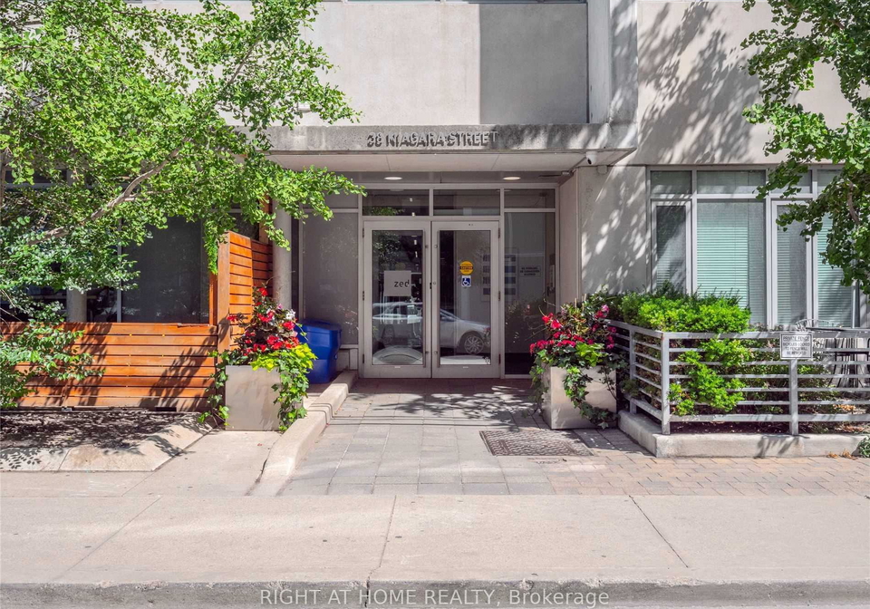 38-niagara-street-toronto-ontario-c13003678