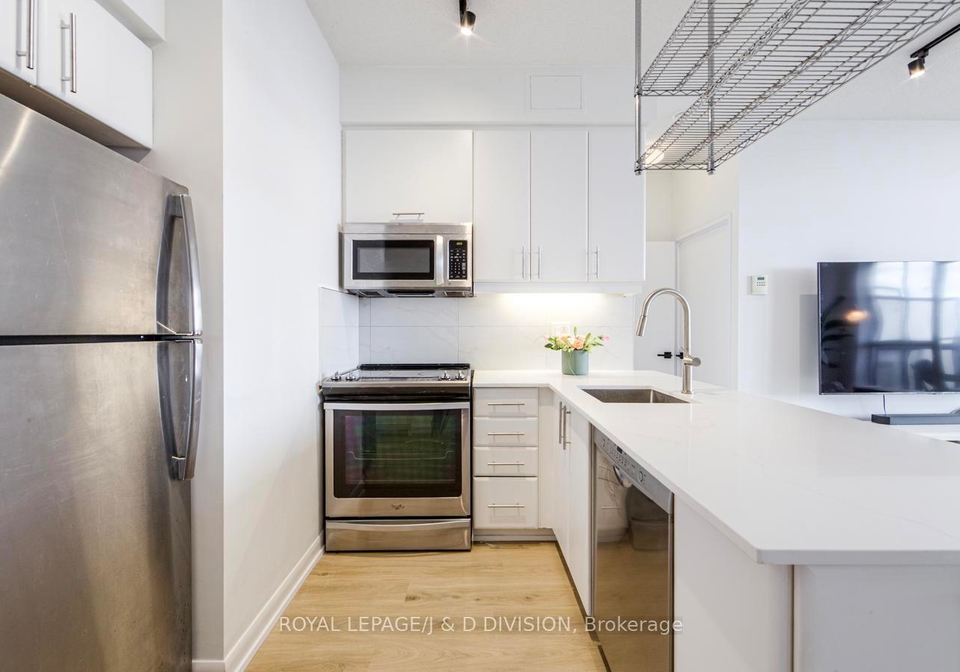 33-sheppard-avenue-e-north-york-ontario-c13003746