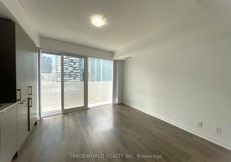 100-harbour-street-toronto-ontario-c13003818