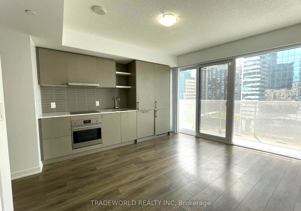 100-harbour-street-toronto-ontario-c13003818