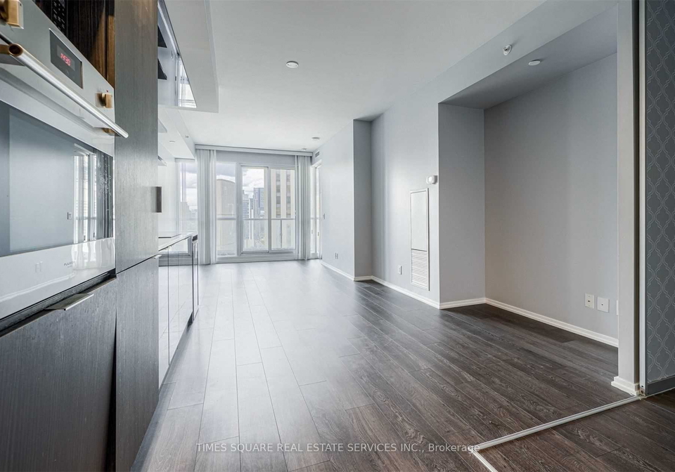 70-temperance-street-toronto-ontario-c13003890