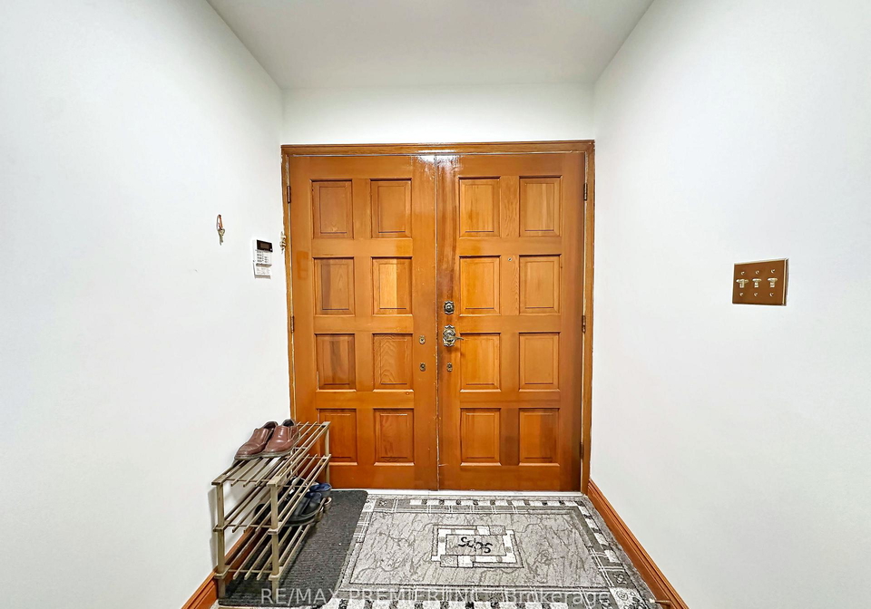 56-fairchild-avenue-toronto-ontario-c13003928