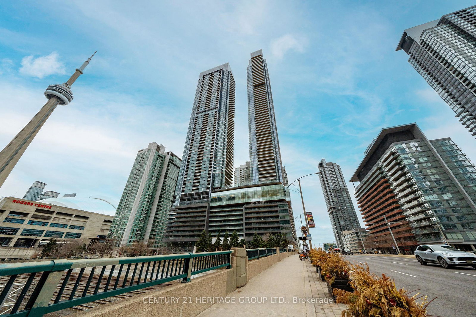 1-concord-cityplace-way-toronto-ontario-c13003984