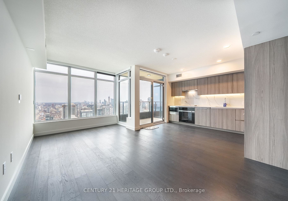 1-concord-cityplace-way-toronto-ontario-c13003984