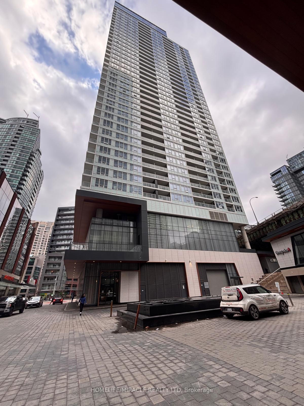 19-bathurst-street-toronto-ontario-c13004338