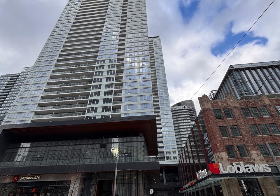 19-bathurst-street-toronto-ontario-c13004338