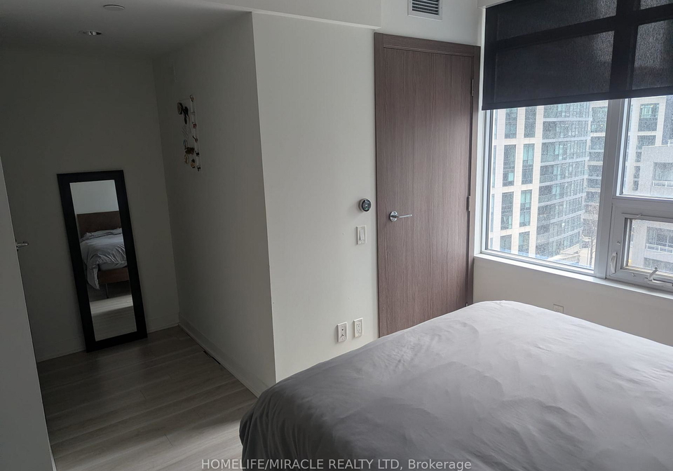 19-bathurst-street-toronto-ontario-c13004338