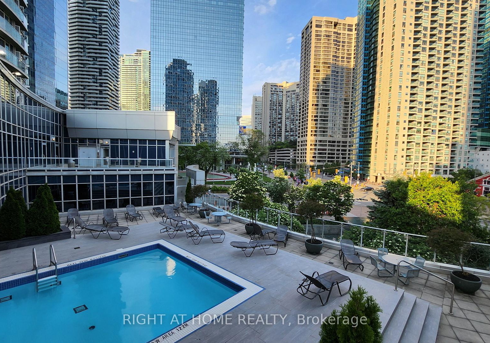 8-york-street-toronto-ontario-c13004738