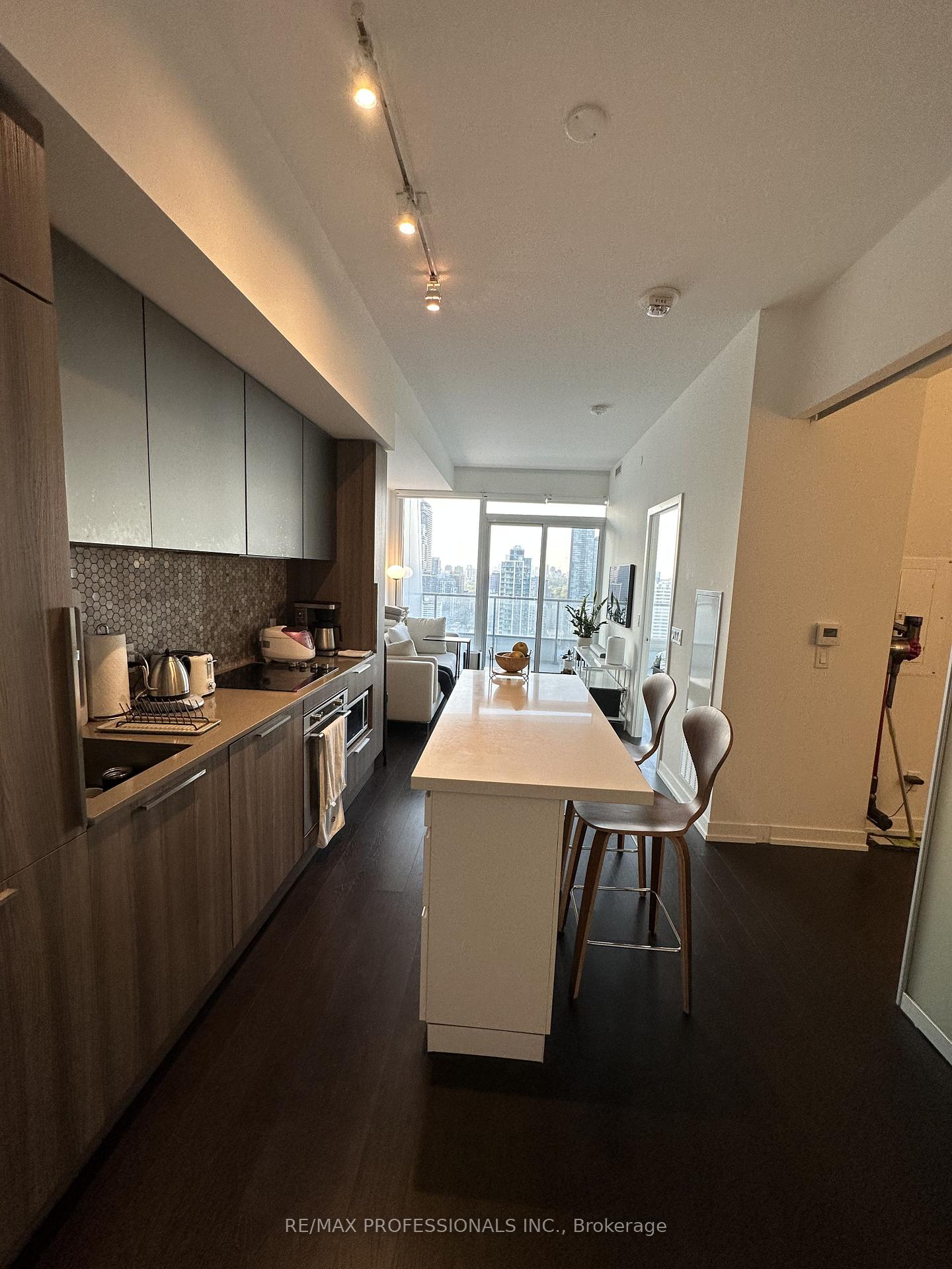 85-wood-street-toronto-ontario-c13004810