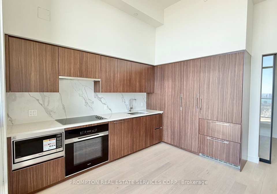 3-concord-cityplace-way-toronto-ontario-c13004878