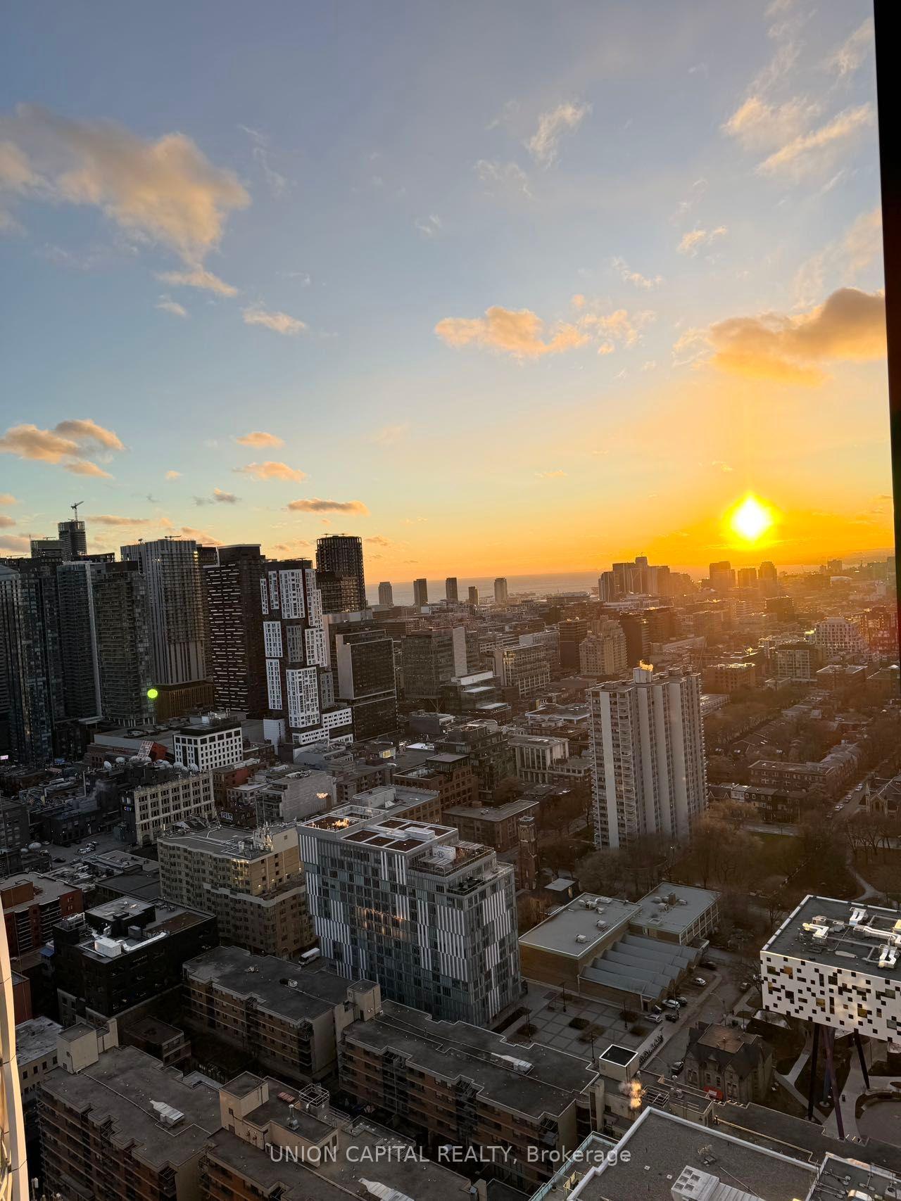 238-simcoe-street-toronto-ontario-c13004902
