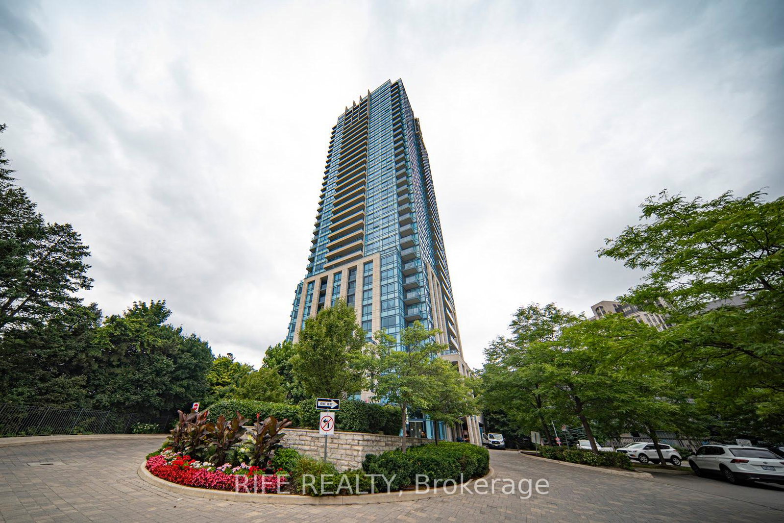 181-wynford-drive-north-york-ontario-c13005022