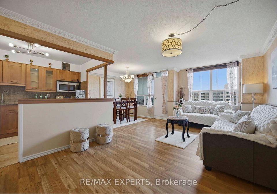 5-shady-golfway-east-york-ontario-c13005102