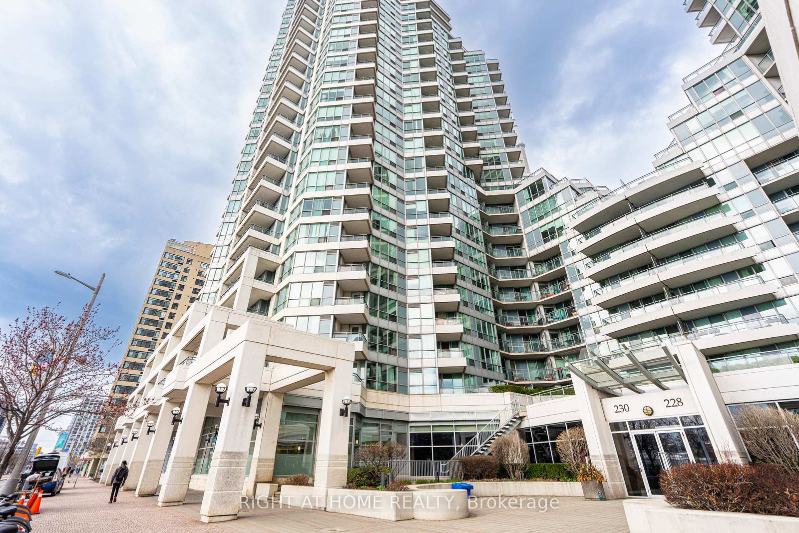 230-queens-quay-w-toronto-ontario-c13005170